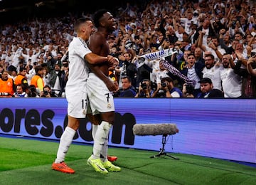 4-2. Vinicius celebra el cuarto gol que marca en el minuto 85 de partido.