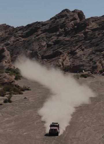 La décima etapa del Rally Dakar entre Chilecito y San Juan (Argentina).
El holandés Van Den Brink Martin compite en su Renault la décima etapa del Rally Dakar entre Chilecito y San Juan (Argentina). 