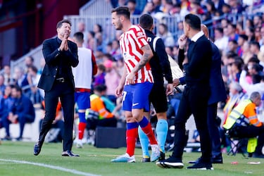 Diego Pablo Simeone entrenador del  Atlético de Madrid se lamenta durante el encuentro.