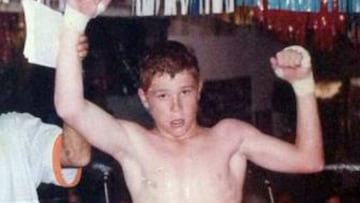 Su sueño de niño era convertirse en futbolista, pero quizá nunca se imaginó que el verdadero talento lo traía en los puños