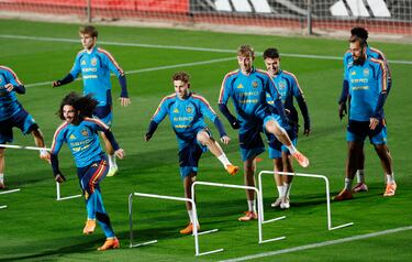 Marc Cucurella, Fermín López, Dean Huijsen, Martín Zubimendi, Borja Iglesias y Samu Omorodion.