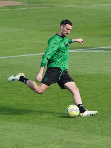 Al completo para medirse a un Levante plagado de bajas