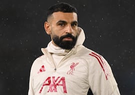 Salah incendia Anfield: Slot, en el patíbulo