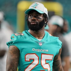 Xavien Howard firma extensión de dos campañas con los Dolphins