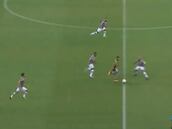 Bolados intentó eludir a Felipe Melo y esto pasó: ¡hasta las canilleras volaron!