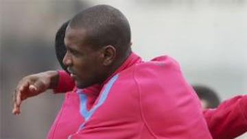 Eric Abidal es operado y tendrá el alta en una semana