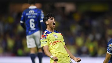 Kevin Álvarez celebra su primer gol como jugador del América.
