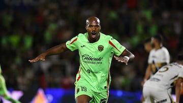 Oscar Estupinan celebrates his goal 1-0 of Juarez during the 10th round match between FC Juarez and Pumas UNAM as part of the Liga BBVA MX, Torneo Apertura 2025 at Olimpico Benito Juarez Stadium, on September 23, 2025 in Ciudad Juarez, Chihuahua, Mexico.