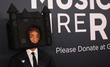 Jaden Smith posa en la alfombra roja de los Grammys 2025 en ell Crypto.com Arena situado en la ciudad de Los ?ngeles, en California.