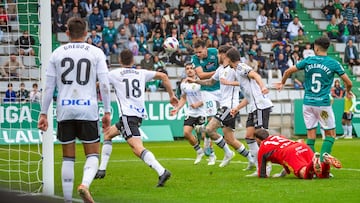 Álvaro Giménez, en el momento de marcar su gol al Burgos.