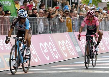 Nairo Quintana entrando en meta. 