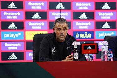 Luis Enrique strikes back on Twitter