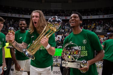 Los jugadores del Unicaja celebran el título de Copa del Rey 2023.