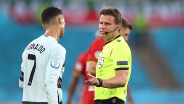 Soccer Football - Euro 2020 - Round of 16 - Belgium v Portugal - La Cartuja Stadium, Seville, Spain - June 27, 2021 Portugal's Cristiano Ronaldo and referee Felix Brych Pool via REUTERS/Alexander Hassenstein