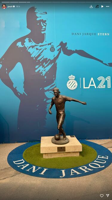 También en sus redes sociales compartió esta fotografía de una estatua de la leyenda perica Dani Jarque.
