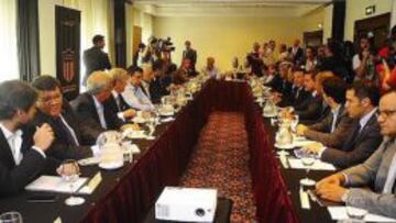 Dirigentes de 19 instituciones sudamericanas de fútbol, se reunieron para crear hoy, la Liga Sudamericana de Clubes.