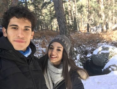 Jess Vallejo presenta a su novia, Mara Delgado, en Instagram