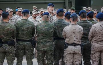 El Rey Felipe VI, en su segundo viaje a la Comunidad Valenciana tras el paso de la DANA, visita  las unidades militares desplegadas para las ayudas a los afectados por la tragedia y los centros desde donde se coordina esta asistencia en la Base Militar Jaime I en Bétera, Valencia.