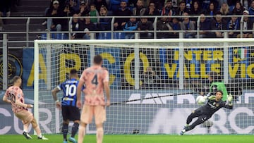 Soccer Football - Serie A - Inter Milan v Torino - San Siro, Milan, Italy - October 5, 2024 Torino's Nikola Vlasic scores their second goal from the penalty spot REUTERS/Daniele Mascolo