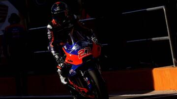 GRAFCVA9692. CHESTE, 15/11/2019.- El piloto español Iker Lecuona, rueda por primera vez con la que será su moto el año que viene la Red Bull KTM, este viernes en la primera sesión de entrenamientos del Gran Premio de la Comunitat Valenciana. EFE/Manuel Bruque