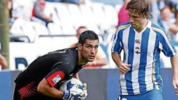 <b>ROTO. </b>Moyá no pudo terminar el partido del sábado en el Calderón.