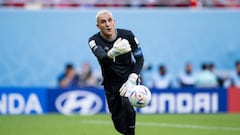 DOHA, QATAR - NOVEMBER 27: Keylor Navas of Costa Rica controls the ball during the FIFA World Cup Qatar 2022 Group E match between Japan and Costa Rica at Ahmad Bin Ali Stadium on November 27, 2022 in Doha, Qatar. (Photo by Marvin Ibo Guengoer - GES Sportfoto/Getty Images)