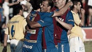 <b>A TIRO.</b> El Huesca se encuentra más cerca que nunca del ascenso a Segunda.