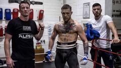 Conor McGregor con su equipo tras un entrenamiento. 