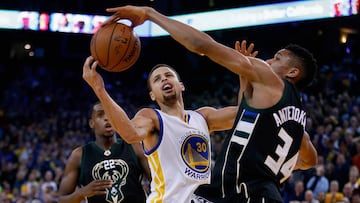 Anteto y Curry, durante un partido