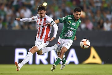 El delantero uruguayo Facundo Castro, de 24 años, tuvo una buena temporada con Necaxa y partió a O'Higgins, club del que viene Maximiliano Salas. 