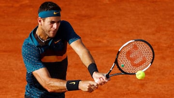 Juan Mart&iacute;n del Potro devuelve una bola durante su partido ante Karen Khachanov en Roland Garros 2019.