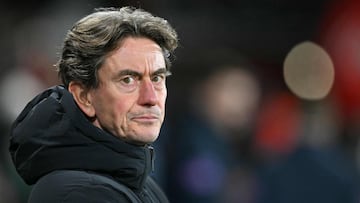 Tottenham coach Thomas Frank spotted drinking from Arsenal cup