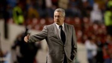 Vucetich dirigiendo en el Querétaro