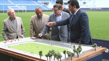 Al-Thani muestra la maquera de La Rosaleda del año 1941