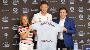 Jorge Sáenz, durante su presentación con el Celta. 