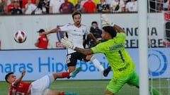 Futbol, Colo Colo vs Magallanes.
Fecha 7, campeonato Nacional 2023.
El jugador de Colo Colo Agustin Bouzat, centro,  juega el balón durante el partido de primera division contra Magallanes disputado en el estadio Monumental en Santiago, Chile.
05/03/2023
Marcelo Hernandez/Photosport

Football, Colo Colo vs Magallanes.
7nd turn, 2023 National Championship.
Colo Colo player Agustin Bouzat, center, play the ball during the first division match against Magallanes at the first division match at the first division match at the Monumental in Coquimbo, Chile.
05/03/2023
Marcelo Hernandez/Photosport