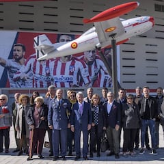 El Atlético inauguró la estatua en homenaje al Atlético-Aviación