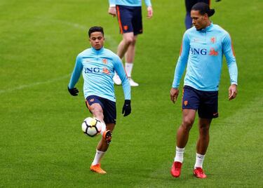 Kluivert tells son Justin to snub Manchester United for Barcelona