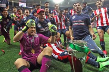 Guadalajara venció en penales a Morelia en una noche llena de magia en el estadio Chivas. ¡Aquí tienes las fotos para el recuerdo!