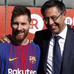 Tebas dice que Messi ha firmado y en el Barça alucinan