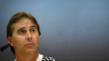 Real Madrid's Spanish coach Julen Lopetegui gives a press conferece at the Valdebebas training ground in Madrid on October 19, 2018. - Real Madrid and Barcelona cannot avoid heading into next week's Clasico under pressure but each have two games