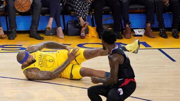 JGM02. OAKLAND (ESTADOS UNIDOS), 15/04/2019.- El jugador DeMarcus Cousins (i) de Golden State Warriors sufre una caída este lunes, durante un juego de Playoffs de la Conferencia Oeste de la NBA entre Los Ángeles Clippers y Golden State Warriors en el Oracle Arena en Oakland, California, (Estados Unidos). EFE/JOHN G. MABANGLO/PROHIBIDO SU USO POR SHUTTERSTOCK