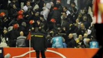 <b>POLICÍA. </b>Así cargó la Ertzaintza el pasado jueves.