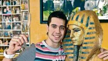 <b>AFORTUNADO. </b>Mario celebraba el premio ayer.