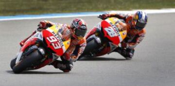 Marc Márquez seguido de Dani Pedrosa.