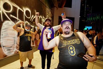 Los Angeles celebra la victoria de sus Lakers