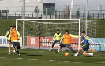 James Rodríguez se destaca en el primer día con el nuevo entrenador del Real Madrid, Zinedine Zidane.