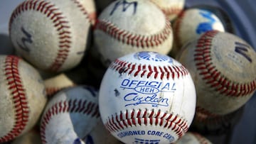 SPORT DETAIL/DETALLES DEPORTIVOS
MEXSPORT DIGITAL IMAGE
15 February 2007: Detail photo of baseball balls during the Diablos Rojos training./Foto de detalle de unas pelotas de beisbol,durante el entrenamiento de los Diablos Rojos.MEXSPORT/RODRIGO ASCENCIO