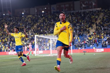Javi Muñoz prepara las maletas