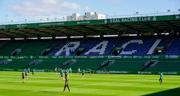 La 'N' y la 'G' de 'RACING' ya lucirá en las gradas de El Sardinero para el partido del próximo domingo contra el tocayo de Ferrol.